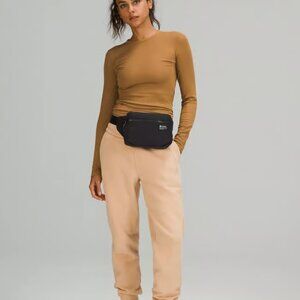 Lululemon Clean Lines Belt Bag 2L - Excellent Condition - Black